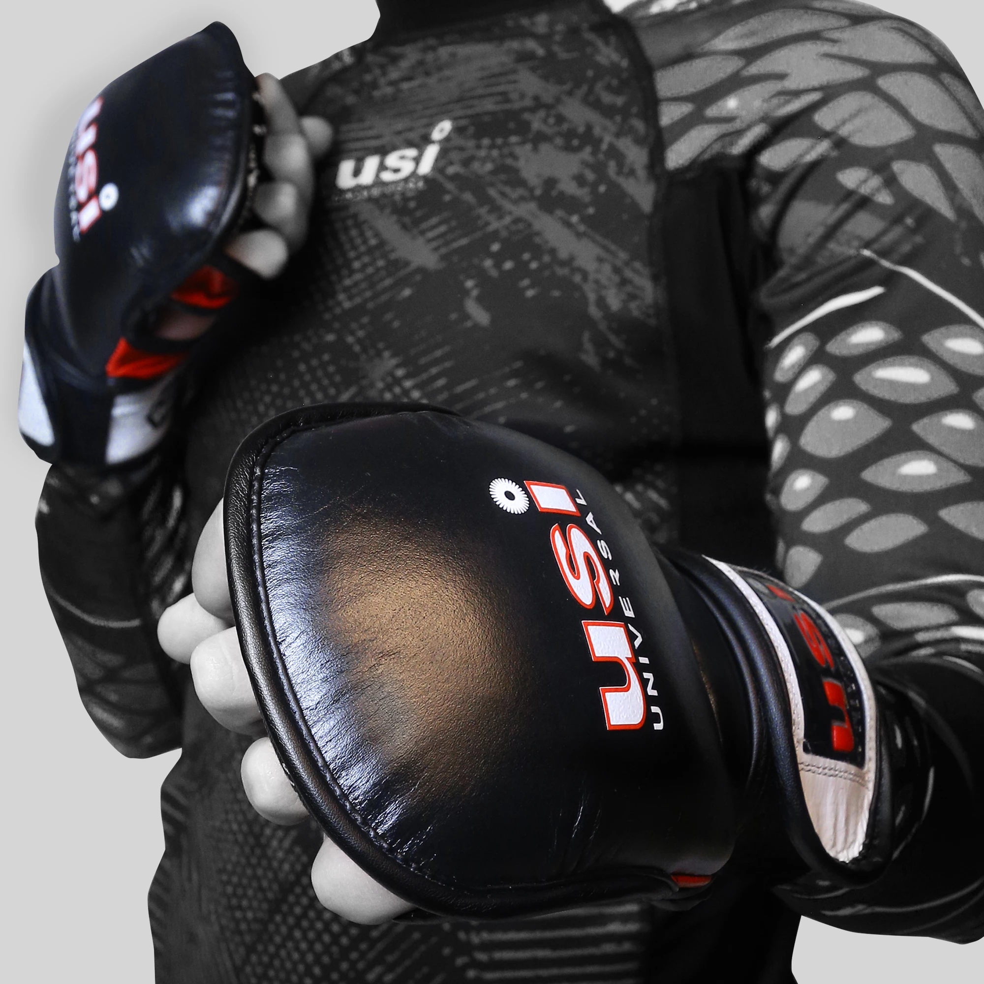 618GR1 STRIKE TRAINING GLOVES_007 copy